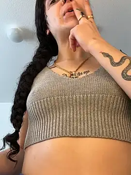 Snapshot of exoticmisfitt chatting on February 12, 7:20 pm exoticmisfitt online show from February 12, 7:20 pm