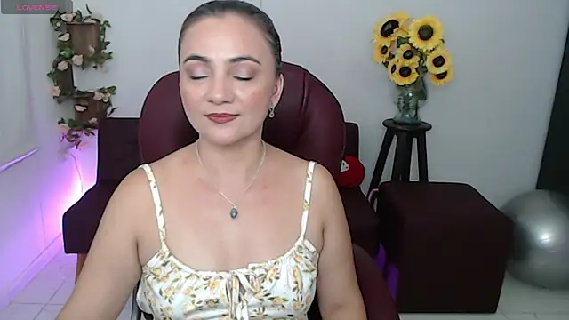 Snapshot of Ghada_milf chatting on April 13, 10:37 pm Ghada milf online show from April 13, 10:37 pm
