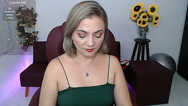Snapshot of Ghada_milf chatting on April 23, 10:23 pm Ghada milf online show from April 23, 10:23 pm