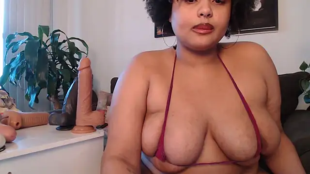 Snapshot of TheeVixxxen chatting on March 3, 1:53 pm TheeVixxxen online show from March 3, 1:53 pm