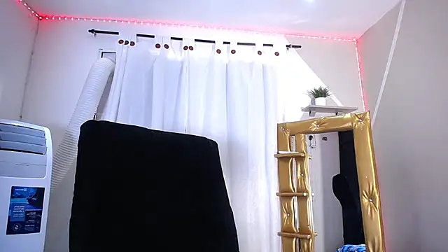 Hillary queen online show from December 5, 3:28 pm
