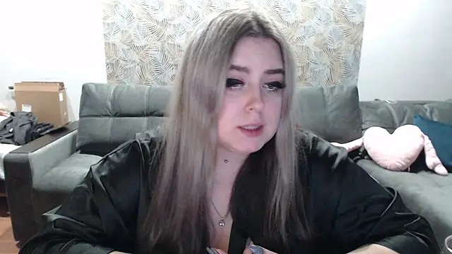 TiffaniYW online show from December 10, 7:22 pm