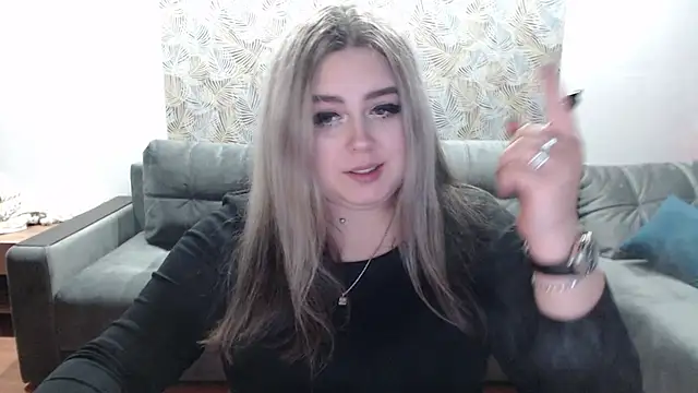 TiffaniYW online show from December 16, 8:48 pm