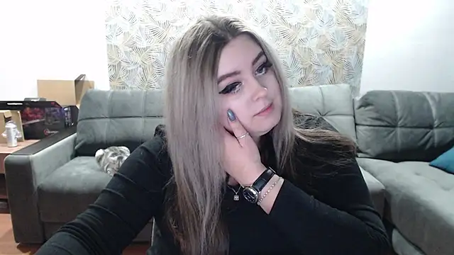 TiffaniYW online show from December 23, 7:52 pm