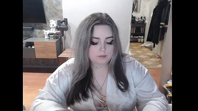 TiffaniYW online show from March 15, 8:21 pm