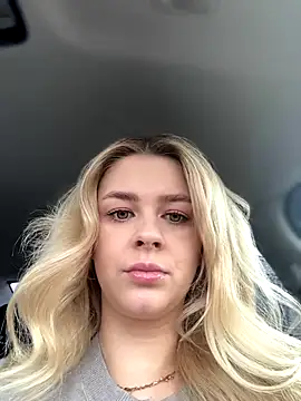 Snapshot of Love_Bri chatting on September 24, 10:07 am Love Bri online show from September 24, 10:07 am