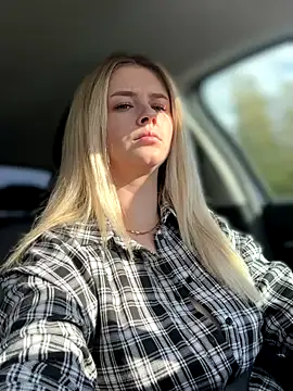 Snapshot of Love_Bri chatting on October 2, 10:33 am Love Bri online show from October 2, 10:33 am