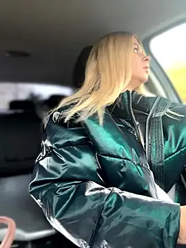 Snapshot of Love_Bri chatting on October 12, 10:03 am Love Bri online show from October 12, 10:03 am