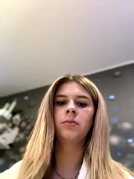 Snapshot of Love_Bri chatting on October 14, 9:21 am Love Bri online show from October 14, 9:21 am