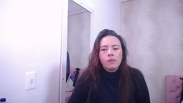 lauraguzman online show from March 13, 3:00 am