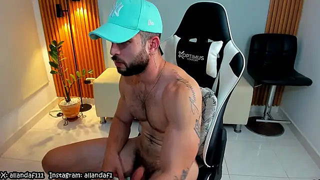 Snapshot of dafboy1 chatting on March 7, 11:27 pm dafboy1 online show from March 7, 11:27 pm