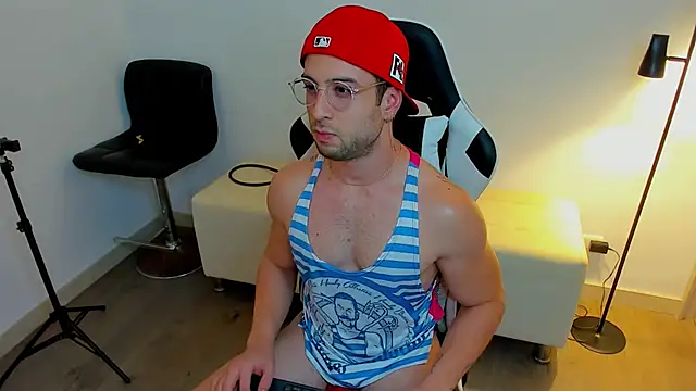 Snapshot of dafboy1 chatting on November 20, 1:28 am dafboy1 online show from November 20, 1:28 am