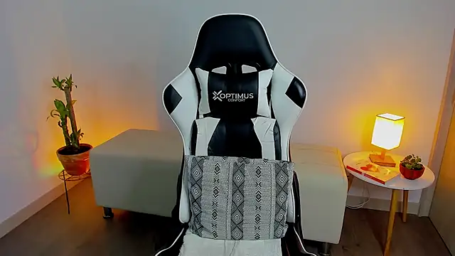 Snapshot of dafboy1 chatting on November 30, 4:49 am dafboy1 online show from November 30, 4:49 am