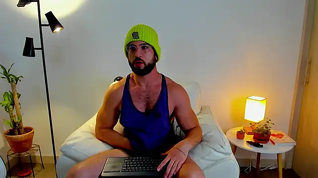 Snapshot of dafboy1 chatting on February 5, 3:05 pm dafboy1 online show from February 5, 3:05 pm