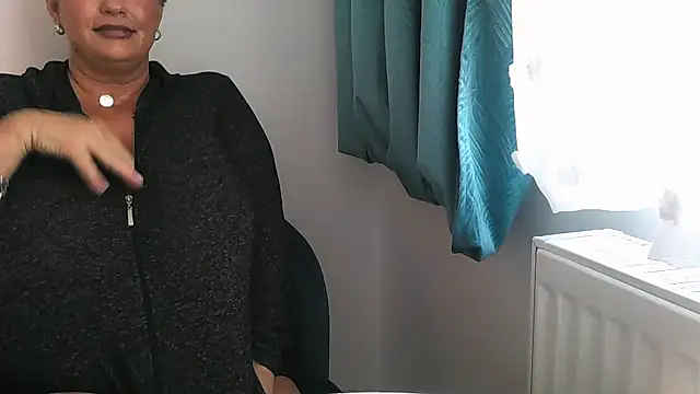 Snapshot of hotsierra4u chatting on October 22, 11:43 am hotsierra4u online show from October 22, 11:43 am