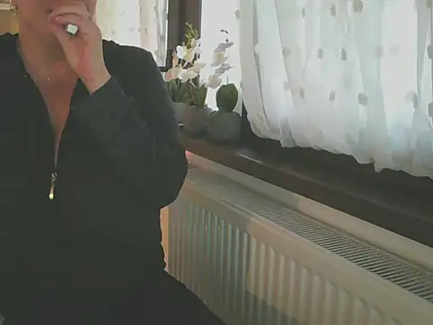 Snapshot of hotsierra4u chatting on November 30, 12:42 pm hotsierra4u online show from November 30, 12:42 pm