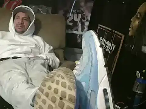 Snapshot of RM_Discov3ri3z chatting on December 4, 10:51 pm RM Discov3ri3z online show from December 4, 10:51 pm