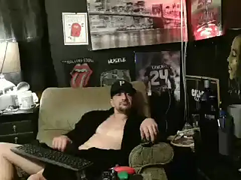 Snapshot of RM_Discov3ri3z chatting on January 10, 1:42 am RM Discov3ri3z online show from January 10, 1:42 am