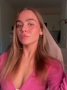 SkyBriii online show from September 18, 2:19 pm