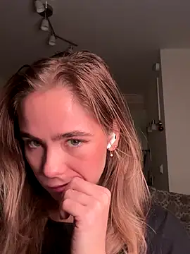 SkyBriii online show from October 27, 3:16 pm