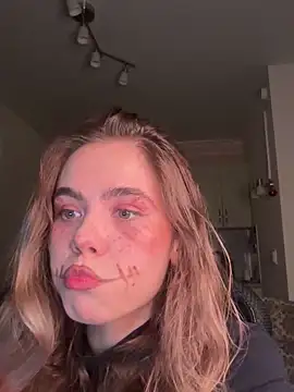 SkyBriii online show from October 31, 6:09 pm