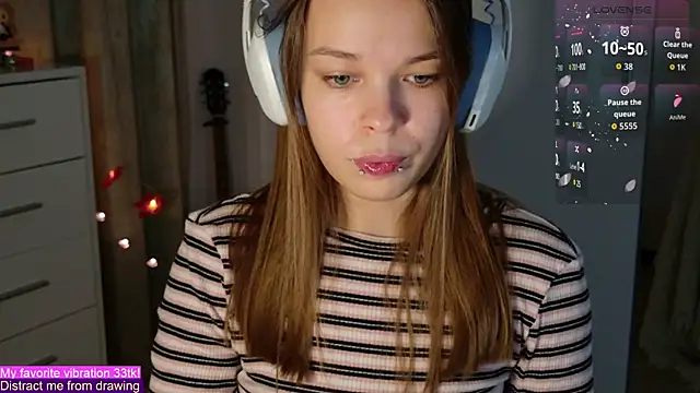 ValBae online show from October 27, 9:30 pm