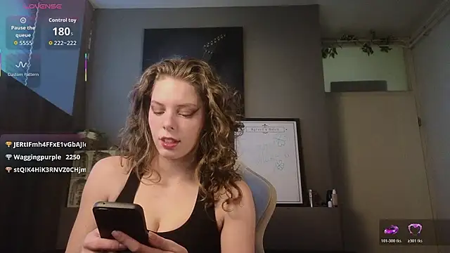 Snapshot of AyreenMoore chatting on March 18, 3:04 pm AyreenMoore online show from March 18, 3:04 pm