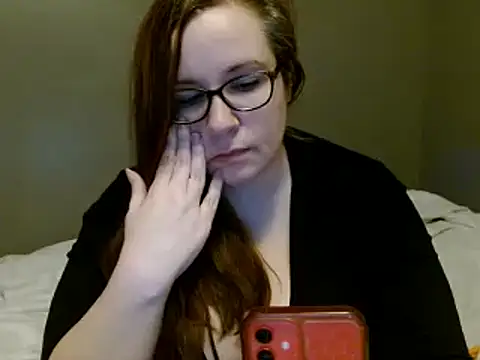 Snapshot of KayleeHollyxxx chatting on February 1, 9:00 am KayleeHollyxxx online show from February 1, 9:00 am