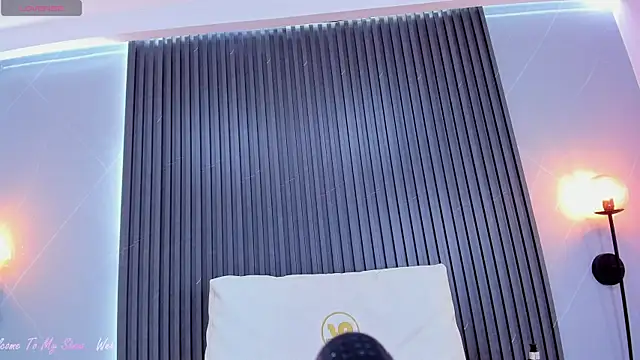 stephany roses  online show from January 13, 7:53 pm