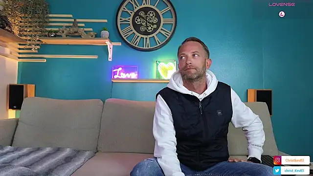 braqueuemar83 online show from March 5, 4:57 pm