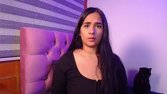 Snapshot of Maeena chatting on April 10, 12:38 am Maeena online show from April 10, 12:38 am