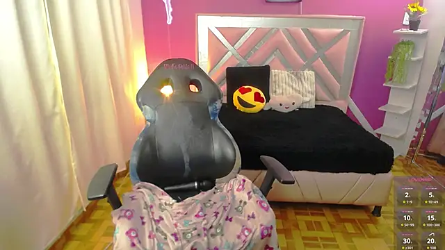 brithany smiith  online show from December 15, 11:01 am