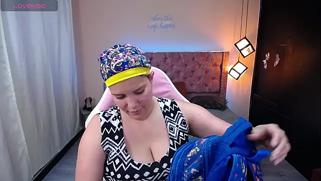 brithany smiith  online show from March 3, 2:36 am