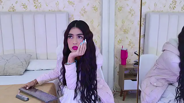 Snapshot of Mia-Monroe chatting on September 20, 7:37 pm Mia-Monroe online show from September 20, 7:37 pm