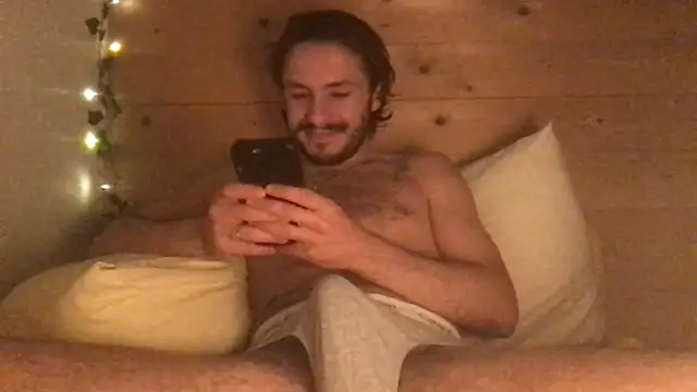 Snapshot of maximmeeelove chatting on February 16, 10:54 pm maximmeeelove online show from February 16, 10:54 pm