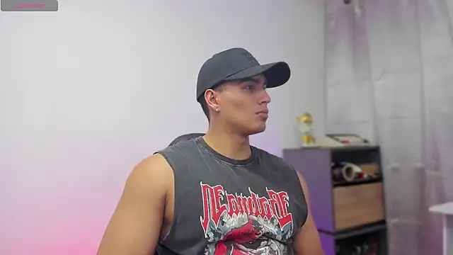 JamesGraay online show from December 15, 9:24 am