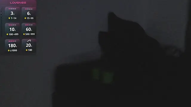 Snapshot of maxi_rogger18 chatting on December 21, 5:25 am maxi rogger18 online show from December 21, 5:25 am
