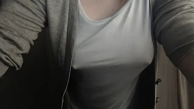 Snapshot of 1BECHA1 chatting on October 19, 12:33 am 1BECHA1 online show from October 19, 12:33 am