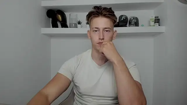 Snapshot of Findom_alpha chatting on December 3, 8:28 pm Findom alpha online show from December 3, 8:28 pm