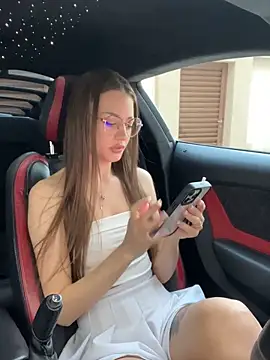 AlyseReuse online show from October 14, 3:13 pm