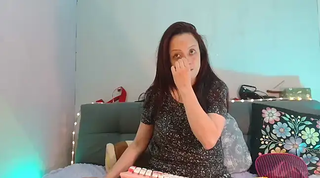 catalinamommyx online show from February 6, 5:35 am