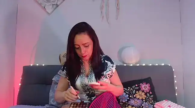 catalinamommyx online show from February 14, 6:23 am