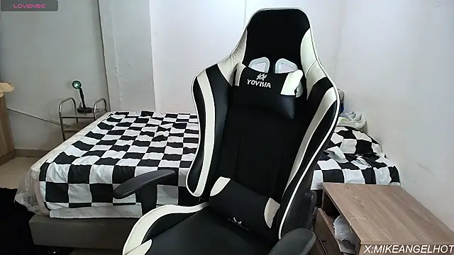 Snapshot of Angelligth chatting on February 20, 3:36 am Angelligth online show from February 20, 3:36 am