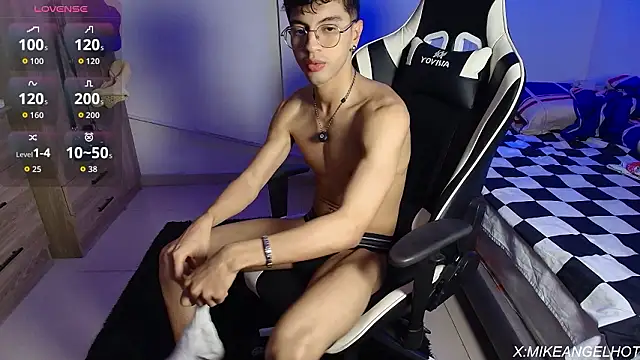 Snapshot of Angelligth chatting on March 20, 3:44 am Angelligth online show from March 20, 3:44 am