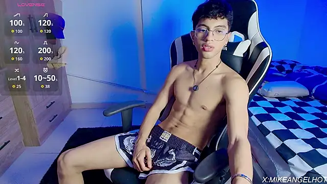 Snapshot of Angelligth chatting on March 23, 3:43 am Angelligth online show from March 23, 3:43 am