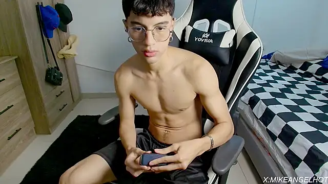 Snapshot of Angelligth chatting on March 29, 3:39 am Angelligth online show from March 29, 3:39 am