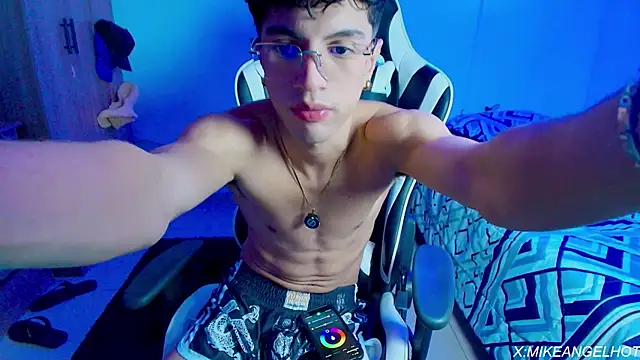 Snapshot of Angelligth chatting on April 1, 3:40 am Angelligth online show from April 1, 3:40 am