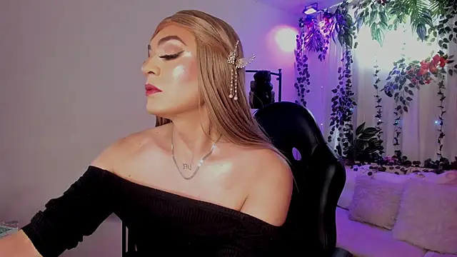Snapshot of karol_elegance_ chatting on May 9, 1:16 pm karol elegance online show from May 9, 1:16 pm