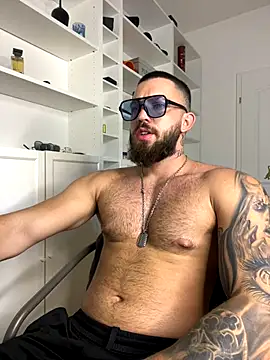 LoveIsBlind  online show from September 23, 6:00 pm