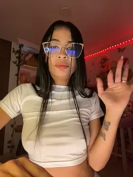 lina pink online show from February 12, 8:07 pm